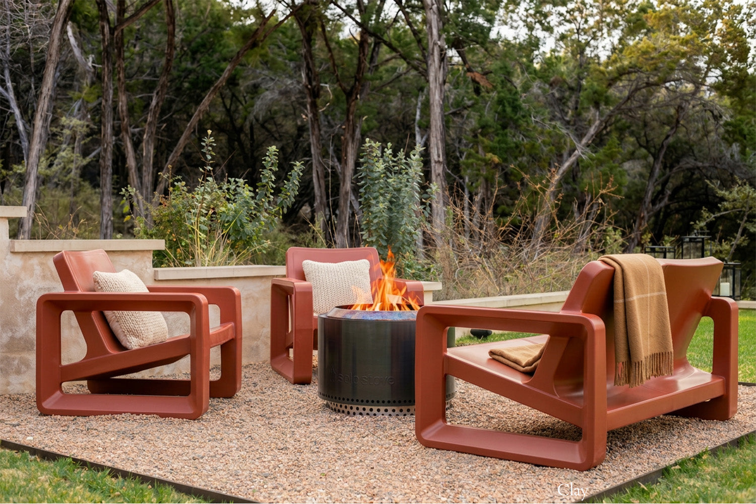 Deck_Loveseat_Clay_Lifestyle1.