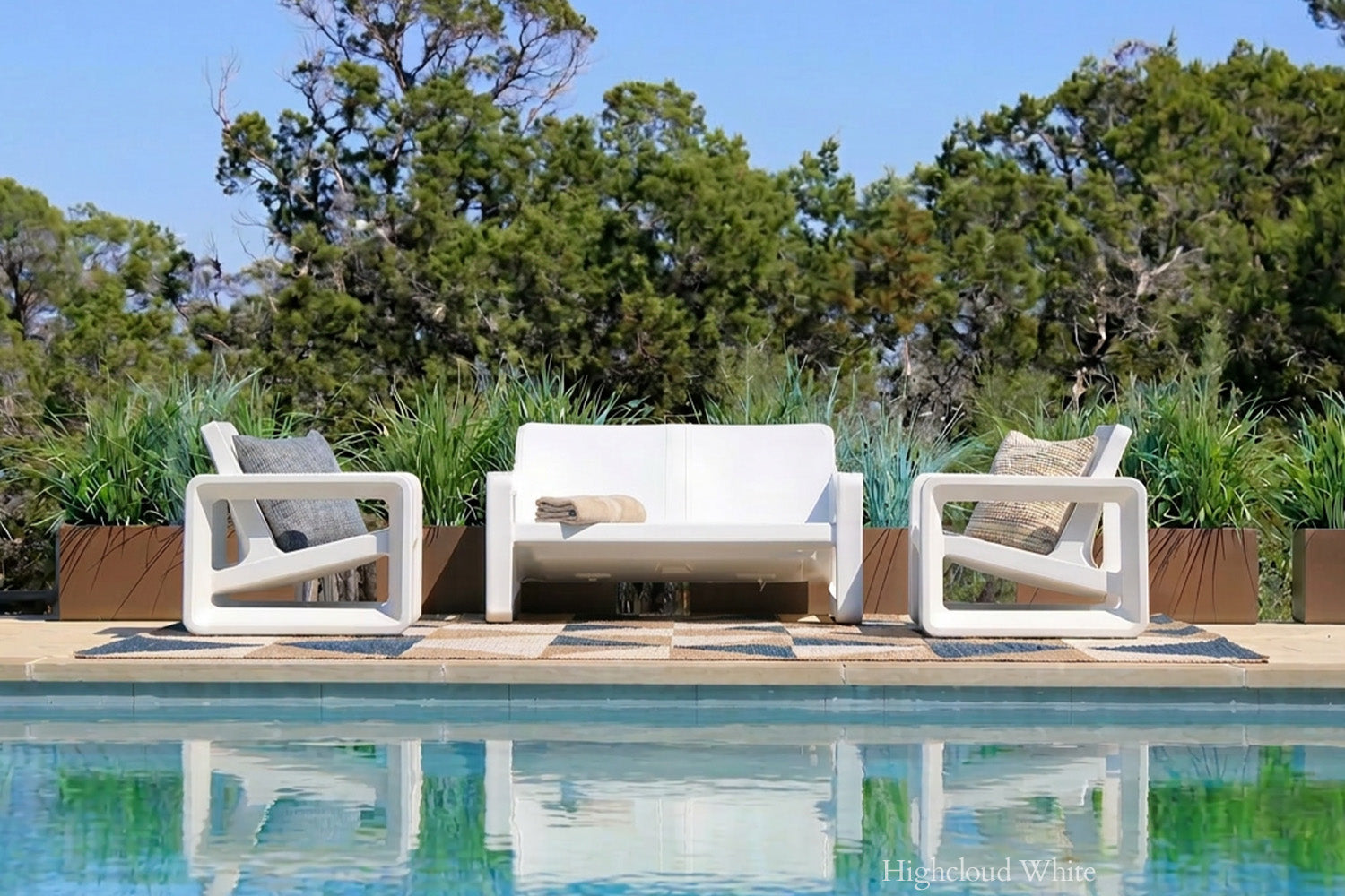 Deck_Loveseat_White_Lifestyle1