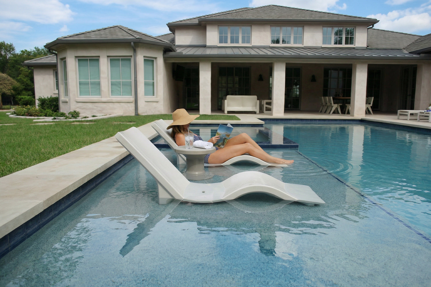 2 Line Chaise Lounge - Ivory and Side Table - Concrete Gray