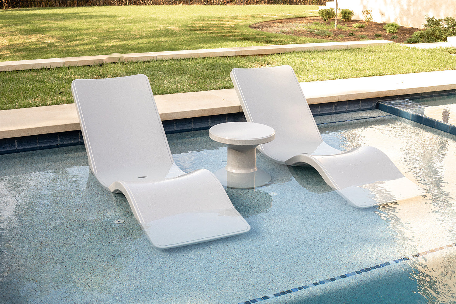 Line_Chaise_Sandstone_In-