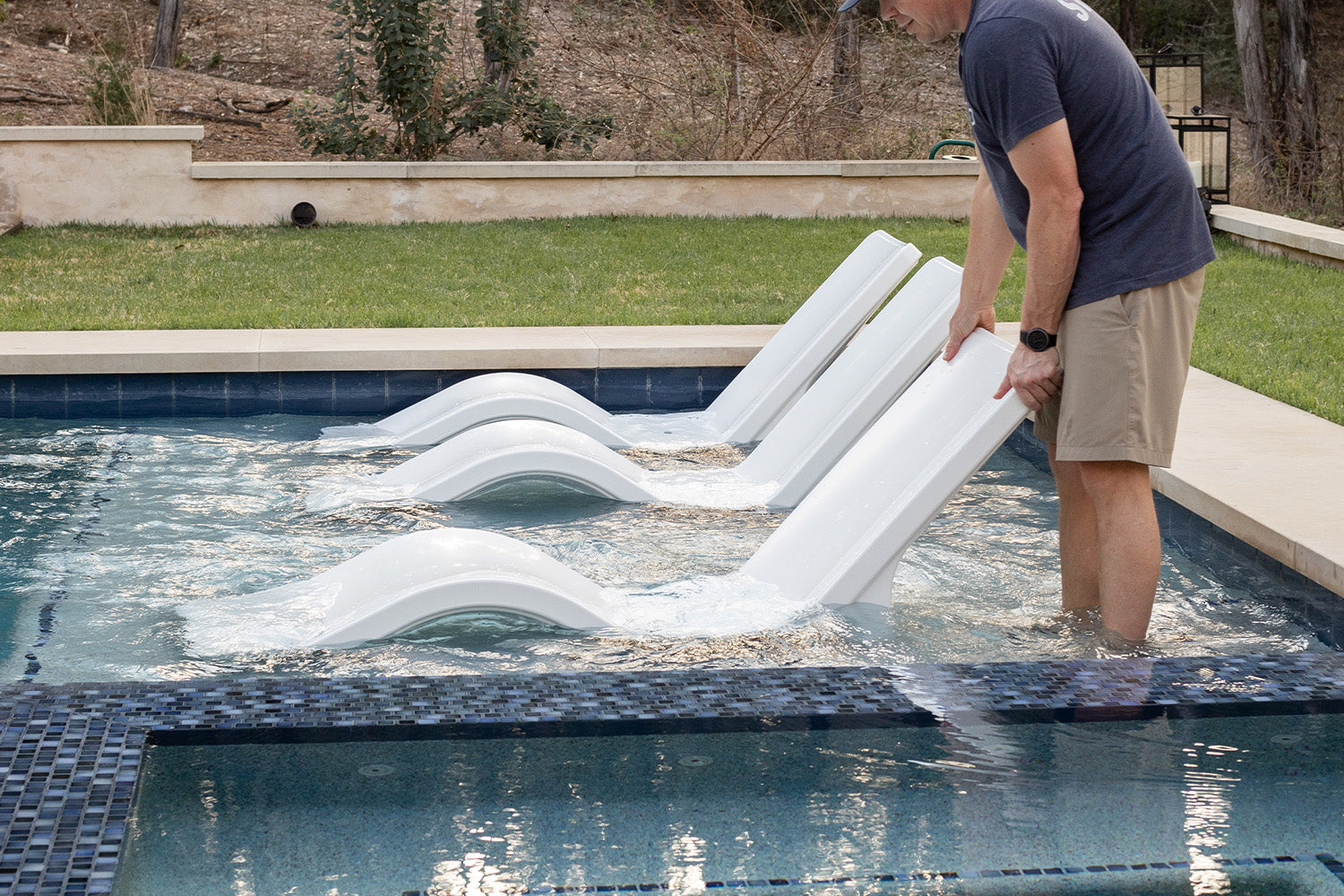 Line_Chaise_White_In-