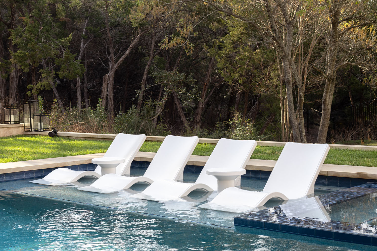 4 Line Chaise and 2 Side Tables -  Highcloud White