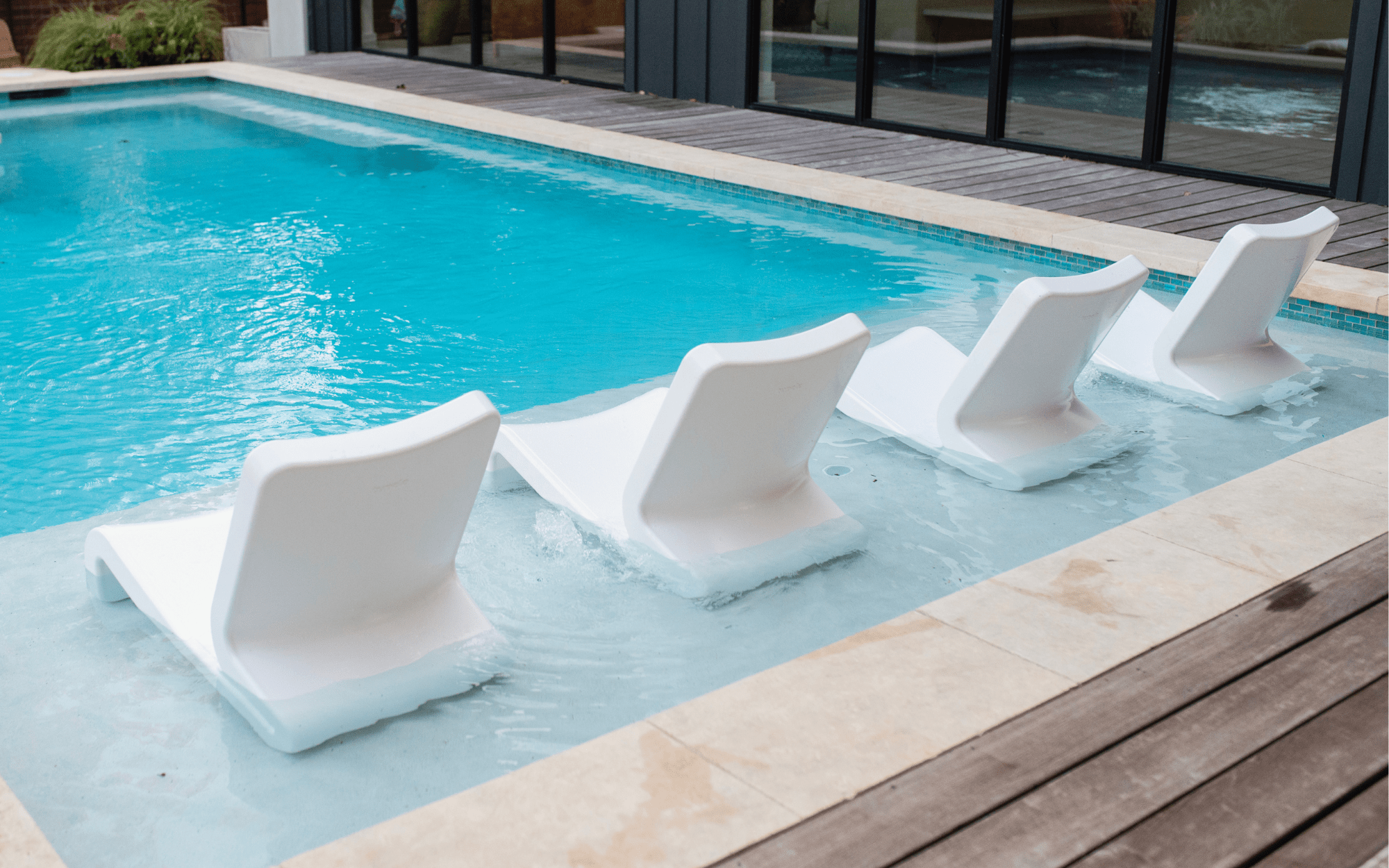 Line Modern In Pool Lounge Chair