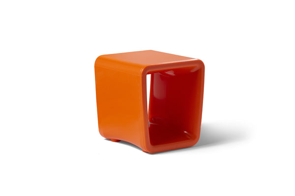 Image of a UV-resistant, waterproof, Loop Table in the colour Vintage Orange made from resin, in front of a white background.